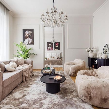 Timeless Elegant Apartment By Opera House Budapest Bagian luar foto