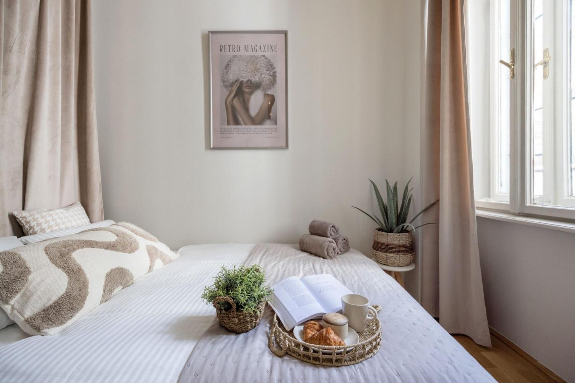 Timeless Elegant Apartment By Opera House Budapest Bagian luar foto