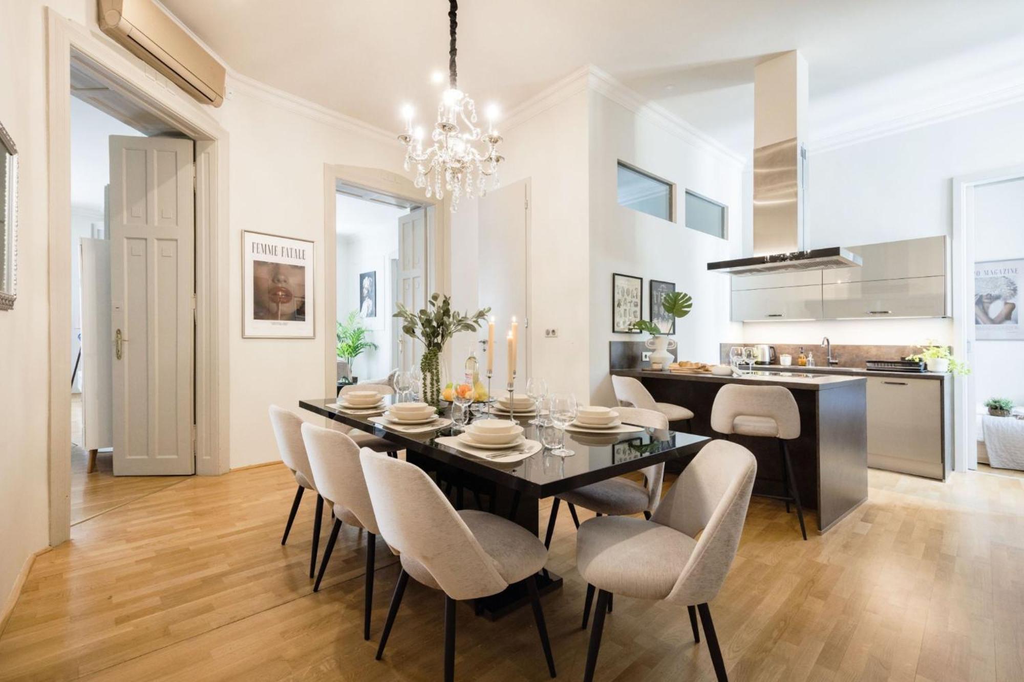 Timeless Elegant Apartment By Opera House Budapest Bagian luar foto