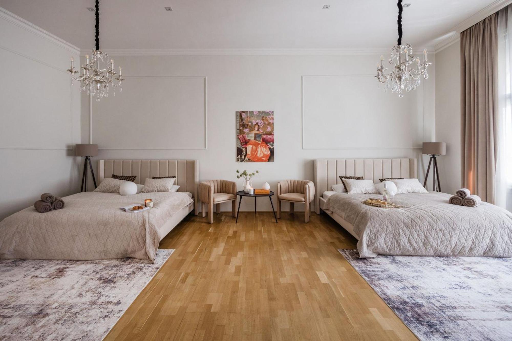 Timeless Elegant Apartment By Opera House Budapest Bagian luar foto