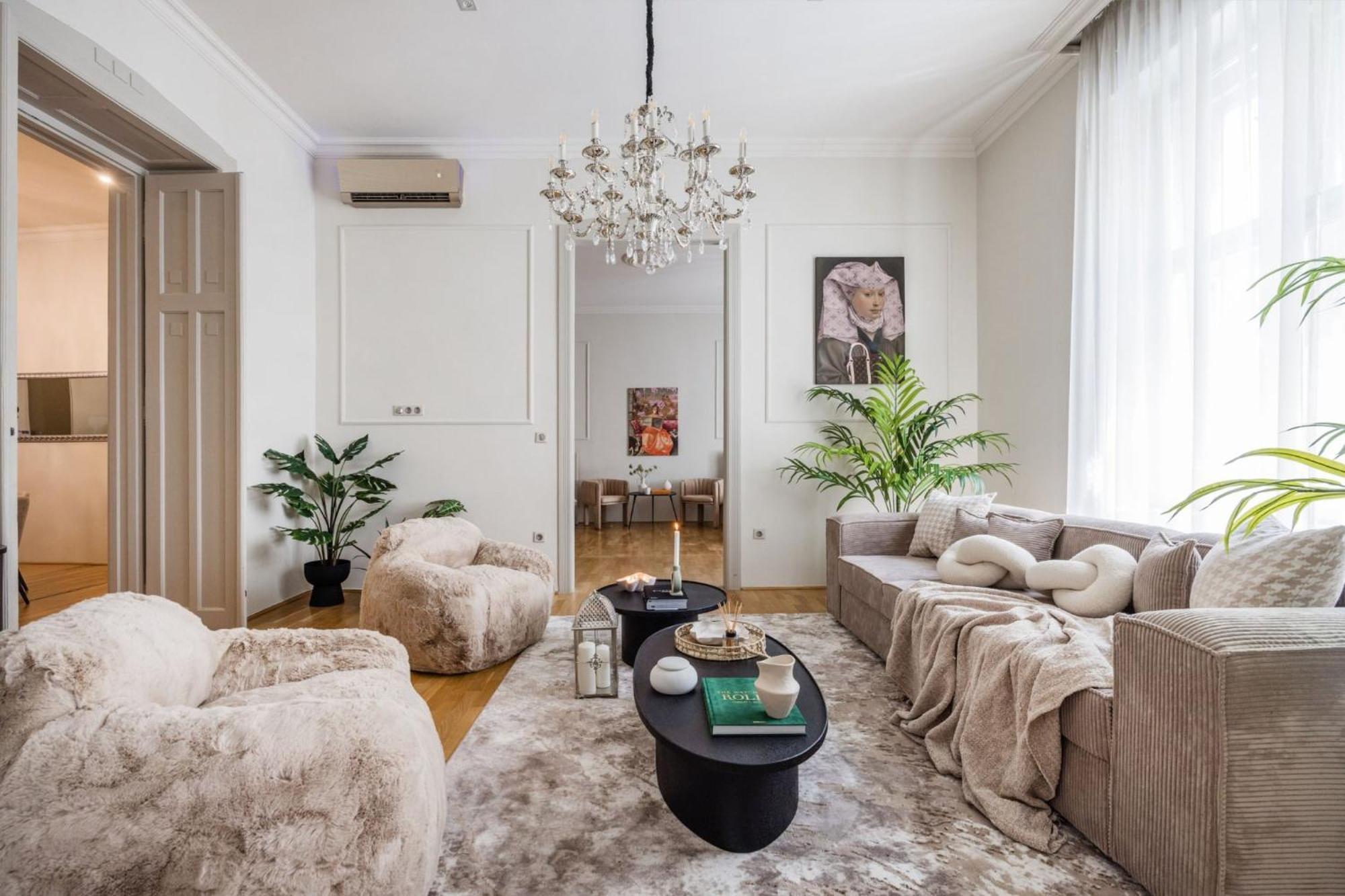 Timeless Elegant Apartment By Opera House Budapest Bagian luar foto
